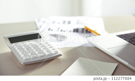 Desk with calculators for calculating, managing and analyzing economic profits and losses. 112277884