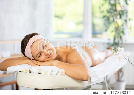 Young woman lying on massage table in office 112278034