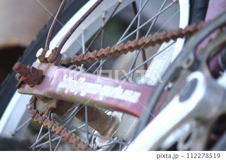 放置された子供用自転車 112278519