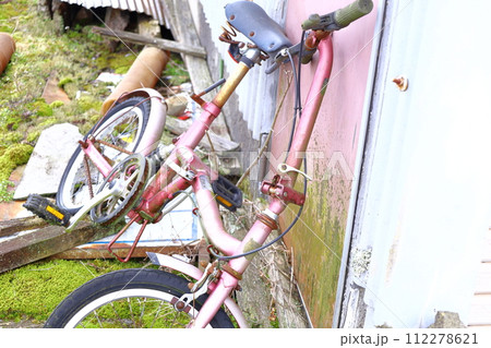 放置された子供用自転車 112278621