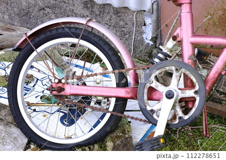 放置された子供用自転車 放置された子供用自転車 112278651