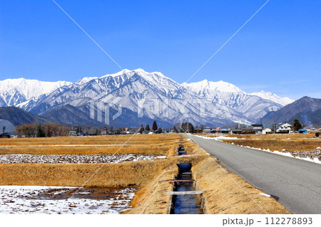 3月の信濃大町からの北アルプス　　　信州の山々　　　信州の風景　　　信州の自然 112278893
