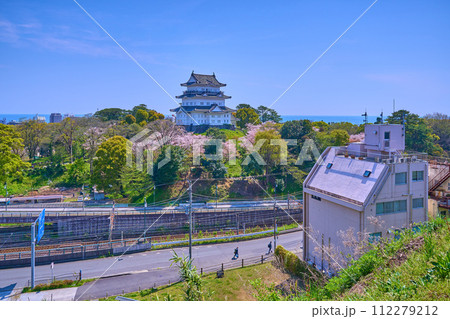 春の八幡山古郭東曲輪跡から小田原市の小田原城、栄町1丁目方面を見る 春の八幡山古郭東曲輪跡から小田原市の小田原城、栄町1丁目方面を見る 112279212