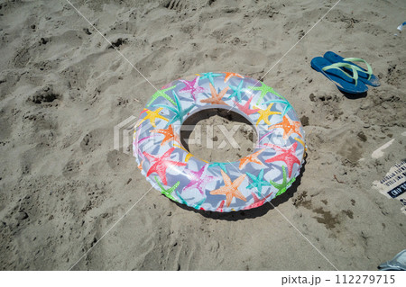 Ocean bathing 112279715