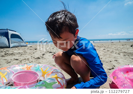 Ocean bathing 112279727