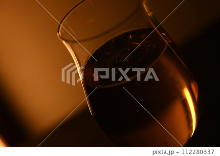 深夜の一人呑みイメージ 深夜の一人呑みイメージ 112280337