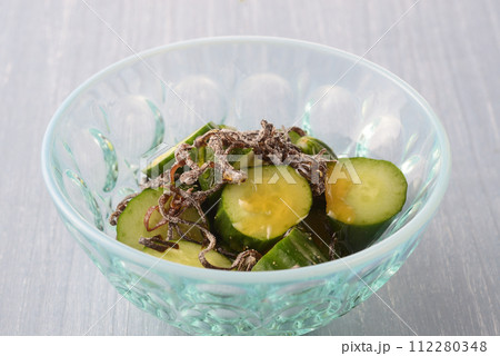 きゅうりと塩昆布のごま油和え 112280348