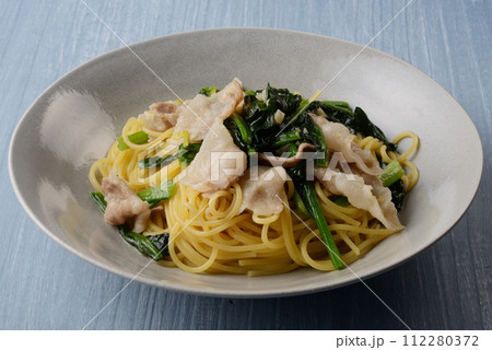 豚バラ肉とほうれん草のパスタ 112280372
