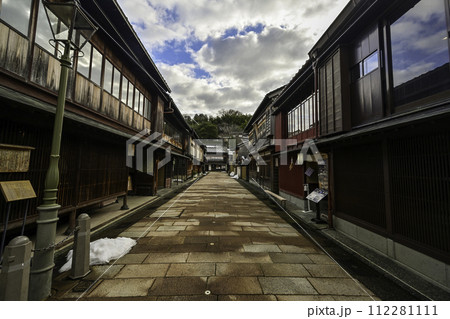 雪景色のひがし茶屋街 112281111