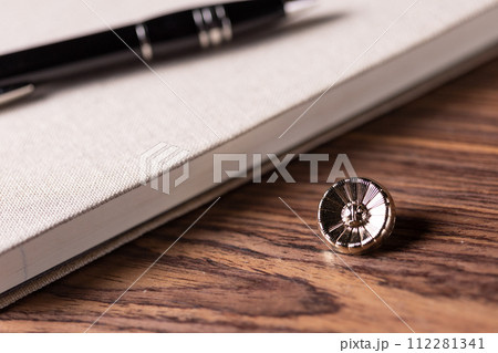 弁護士バッジ　 112281341