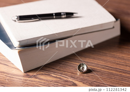 弁護士バッジ　 112281342