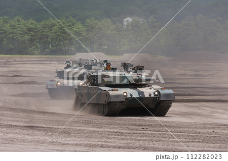 爆走する陸上自衛隊90式戦車 112282023