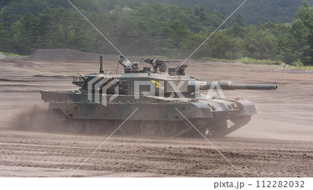 爆走する陸上自衛隊90式戦車 爆走する陸上自衛隊90式戦車 112282032