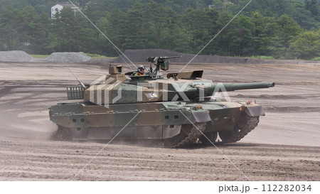 爆走する陸上自衛隊10式戦車 112282034