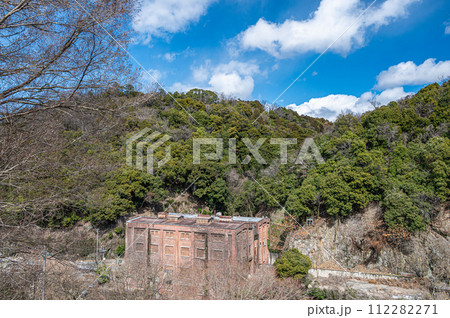 天ケ瀬ダムと旧宇治川電気志津川発電所跡 京都府宇治市 天ケ瀬ダムと旧宇治川電気志津川発電所跡 京都府宇治市 112282271