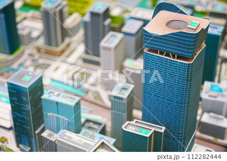 トーチタワーのミニチュア 112282444