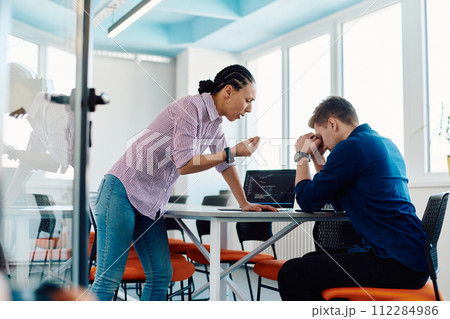 A furious business director of a startup office berating her employee for business mistakes and errors 112284986