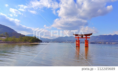 【広島県】日本三景安芸の宮島の大鳥居 112285689