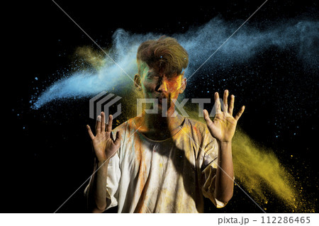Portrait of a man celebrating Holi with colorful Holi powder 112286465