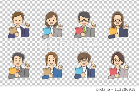 身穿西裝的年輕人拿著文件解釋 身穿西裝的年輕人拿著文件解釋 112286919