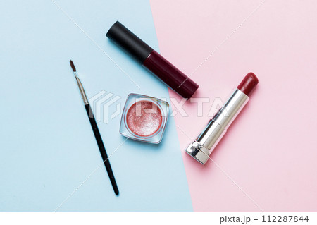 Professional makeup tools. Top view. Flat lay. Beauty, decorative cosmetics. Makeup brushes set and color eyeshadow palette on table background. Minimalistic style Professional makeup tools. Top view. Flat lay. Beauty, decorative cosmetics. Makeup brushes set and color eyeshadow palette on table background. Minimalistic style 112287844