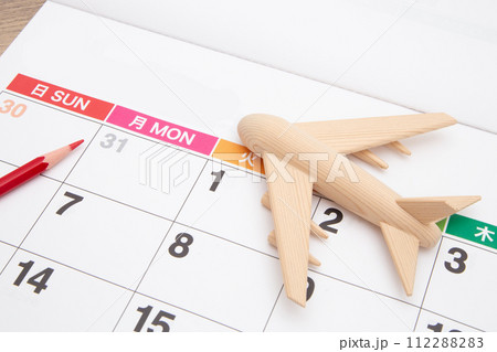 旅客機とカレンダー 112288283