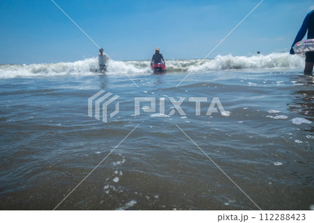 Ocean bathing 112288423