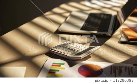 Desk with calculators for calculating, managing and analyzing economic profits and losses. 112290385
