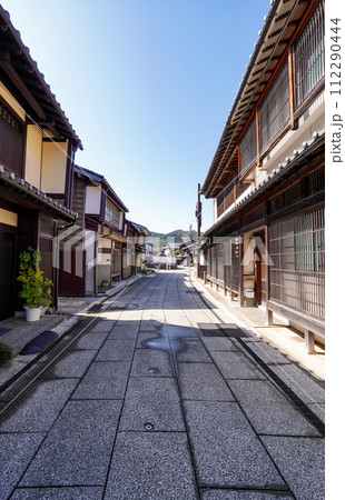 中世の港町から近世の城下町へと発展した小浜西組の伝統的な町並み（福井県小浜市） 112290444