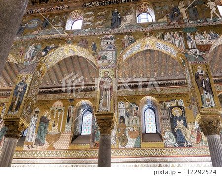 ノルマン王宮内部にあるパラティーナ礼拝堂 聖書の場面を描く内壁 (イタリア パレルモ) ノルマン王宮内部にあるパラティーナ礼拝堂 聖書の場面を描く内壁 (イタリア パレルモ) 112292524