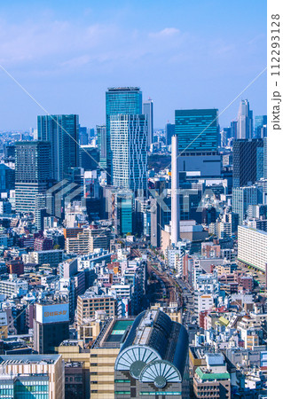 日本の東京都市景観 変貌する渋谷。渋谷の摩天楼・桜丘口再開発のビルも完成…山手線の姿も 112293128