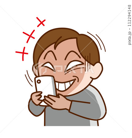 SNS上で誹謗中傷する男性 112294148