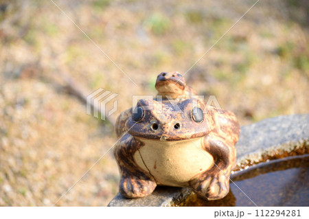 カエルの置物 112294281