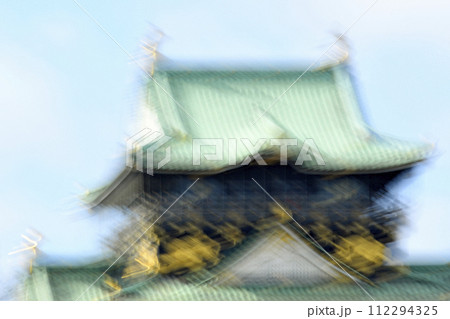 巨大地震発生イメージ ( 大阪城公園天守閣 ) 巨大地震発生イメージ ( 大阪城公園天守閣 ) 112294325
