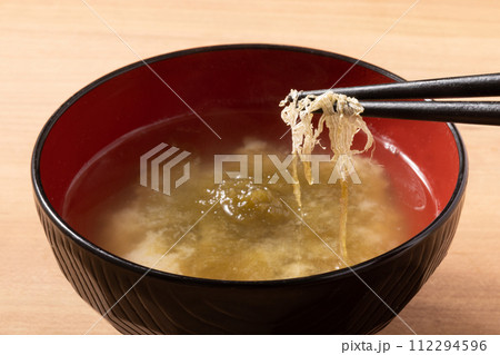 ［北海道産］とろろ昆布　味噌汁 112294596