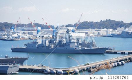 横須賀　吉倉桟橋の海自護衛艦 112295762