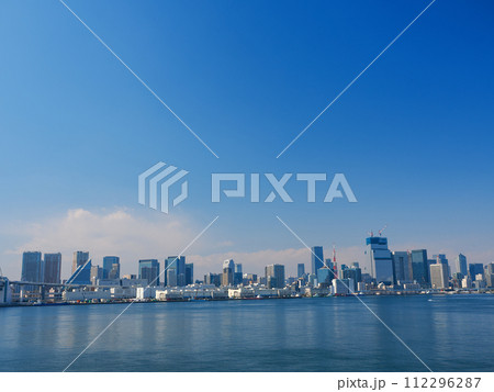 （東京都）レインボーブリッジ遊歩道からの眺め 112296287