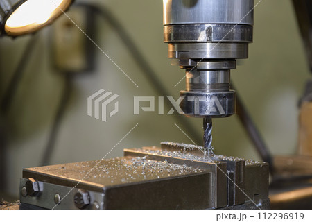The slot cutting process on NC milling machine with flat end mill tools. The slot cutting process on NC milling machine with flat end mill tools. 112296919