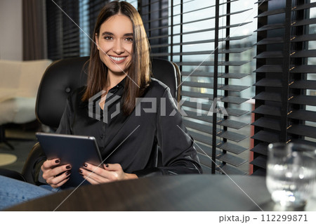 Cute young business woman with a tablet in hands 112299871