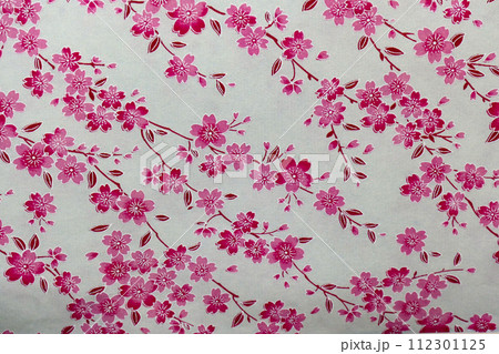 風になびく垂れザクラの千代紙 112301125