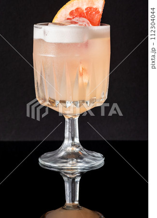 Grapefruit tequila sour cocktail 112304044
