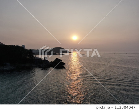 sunset on the sea 112304047