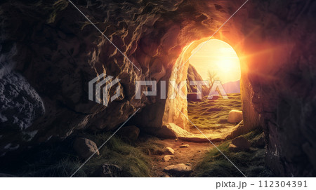 the entrance to the stone tomb 112304391