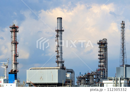 Industrial oil refinery petrochemical factory working on daylight, power and energy Industrial oil refinery petrochemical factory working on daylight, power and energy 112305332