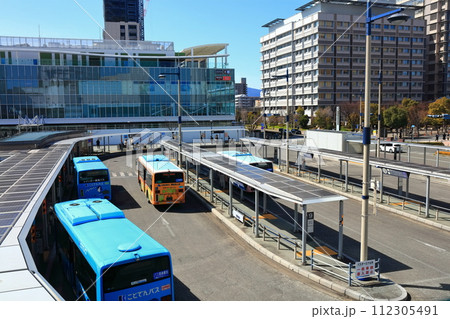 【香川県】 サンポート高松と高松駅バスターミナル 112305491