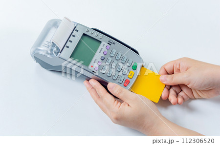 Credit card payment with EDC machine or credit card terminal. 112306520