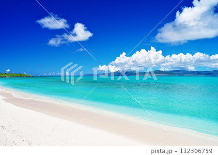 沖縄県新城島　真夏のパナリブルー 112306759
