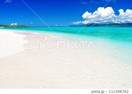 沖縄県新城島　真夏のパナリブルー 112306762