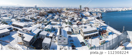 「青森県」雪景色の八戸市中心街の風景・中核都市 冬 「青森県」雪景色の八戸市中心街の風景・中核都市 冬 112308224