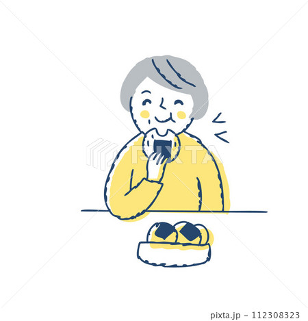 笑顔でおせんべいを食べている女性 112308323